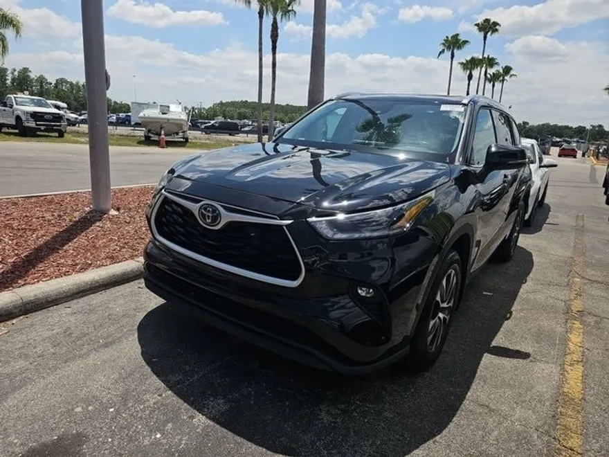 2021 Toyota Highlander Hybrid XLE photo 1