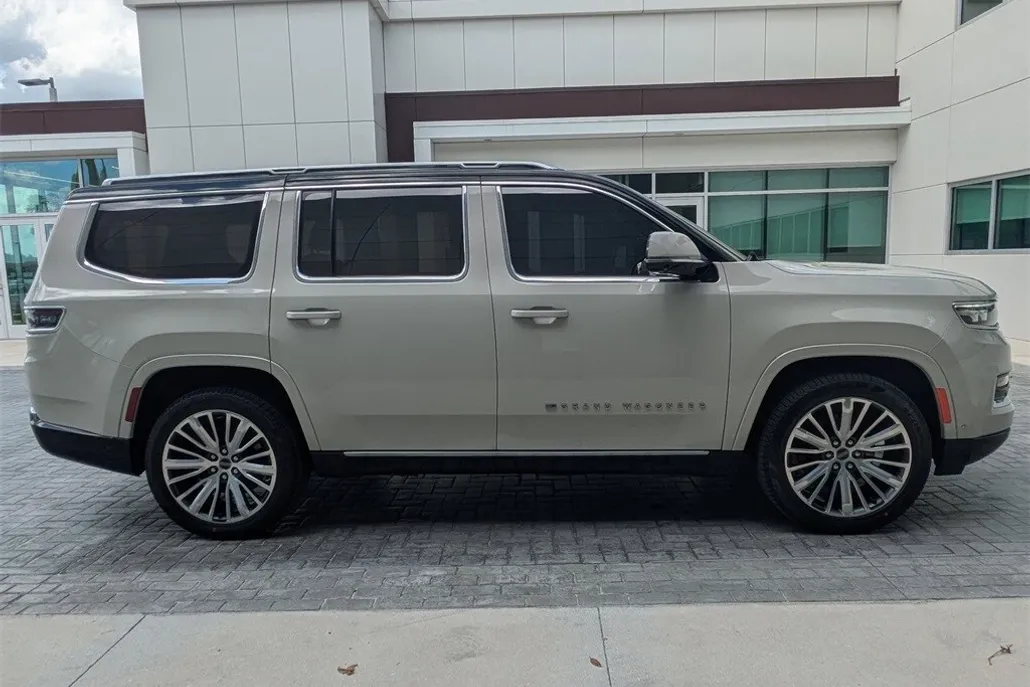 2022 Jeep Grand Wagoneer III photo 1