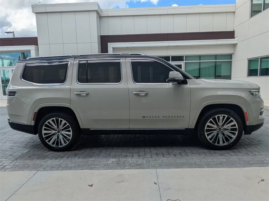 2022 Jeep Grand Wagoneer III photo 1