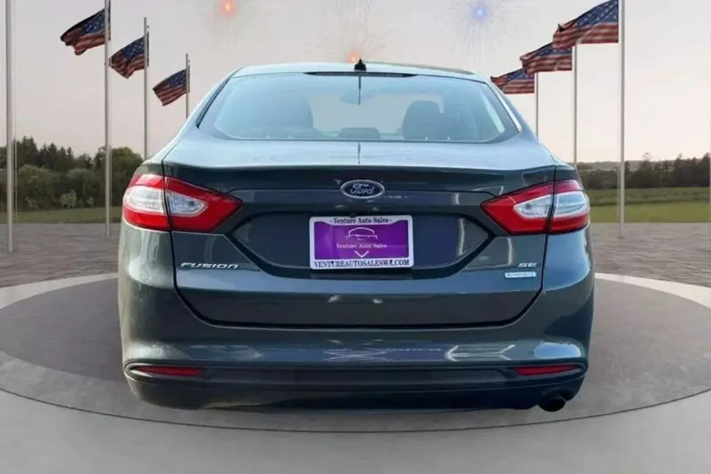 2016 Ford Fusion SE photo 1