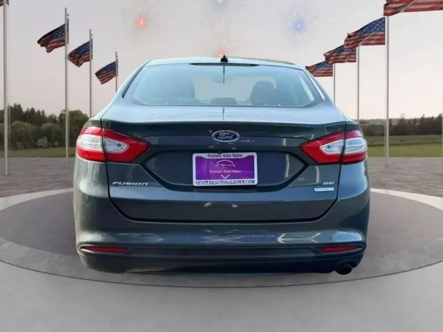 2016 Ford Fusion SE photo 1