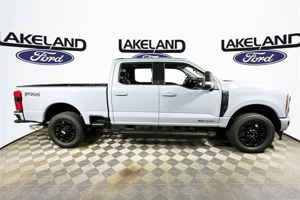 2025 Ford F-250 Lariat photo 1