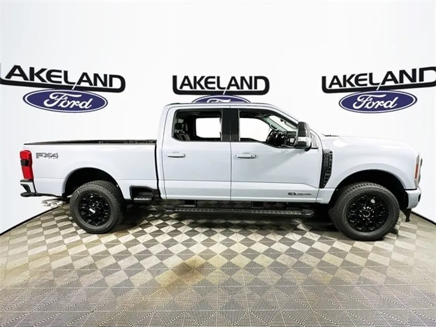 2025 Ford F-250 Lariat photo 1