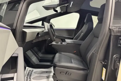 2024 Tesla Cybertruck All-Wheel Drive photo 3
