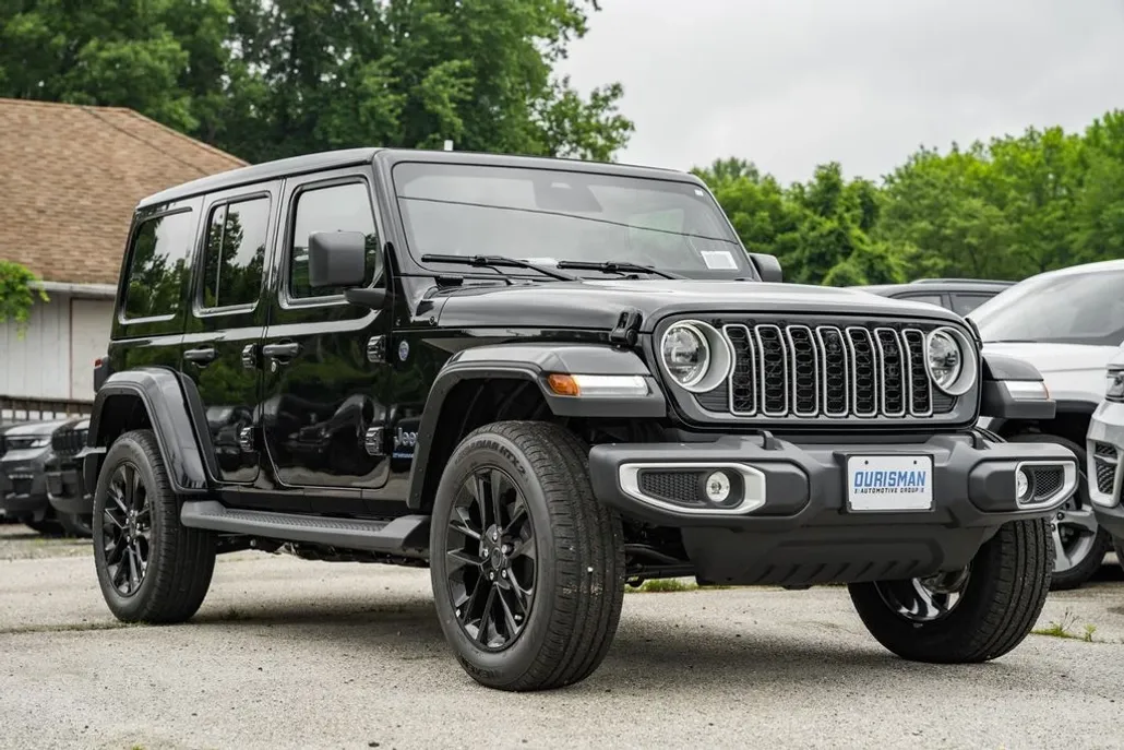 2025 Jeep Wrangler Sahara 4xe photo 1
