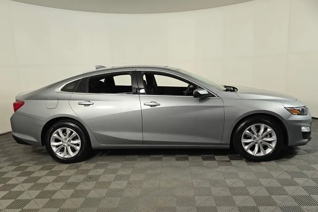 2024 Chevrolet Malibu 1LT photo 1