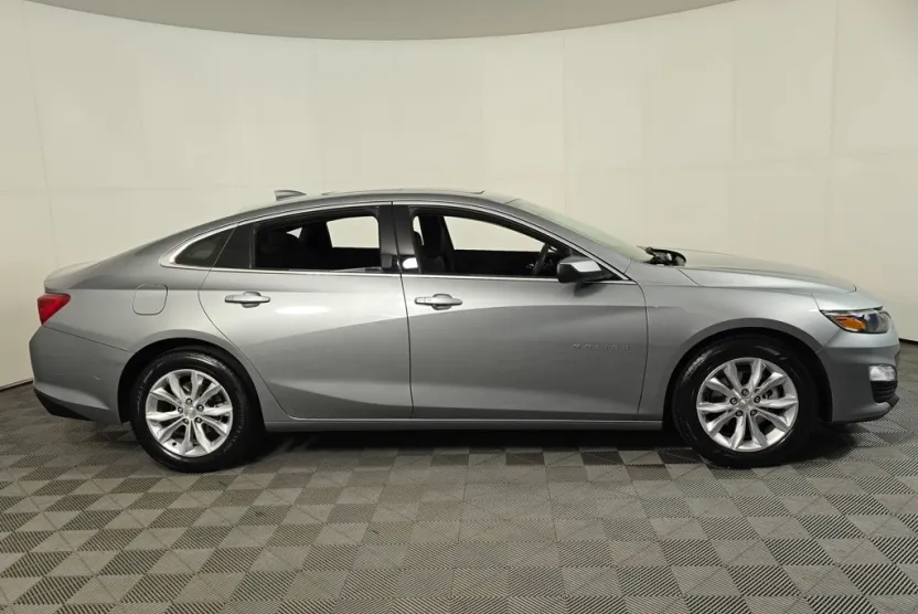 2024 Chevrolet Malibu 1LT photo 1