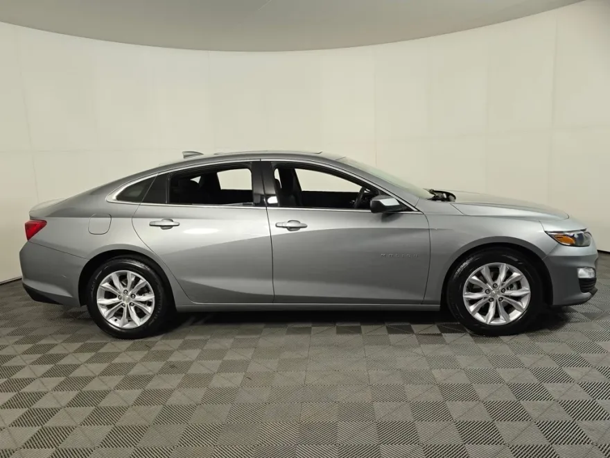 2024 Chevrolet Malibu 1LT photo 1
