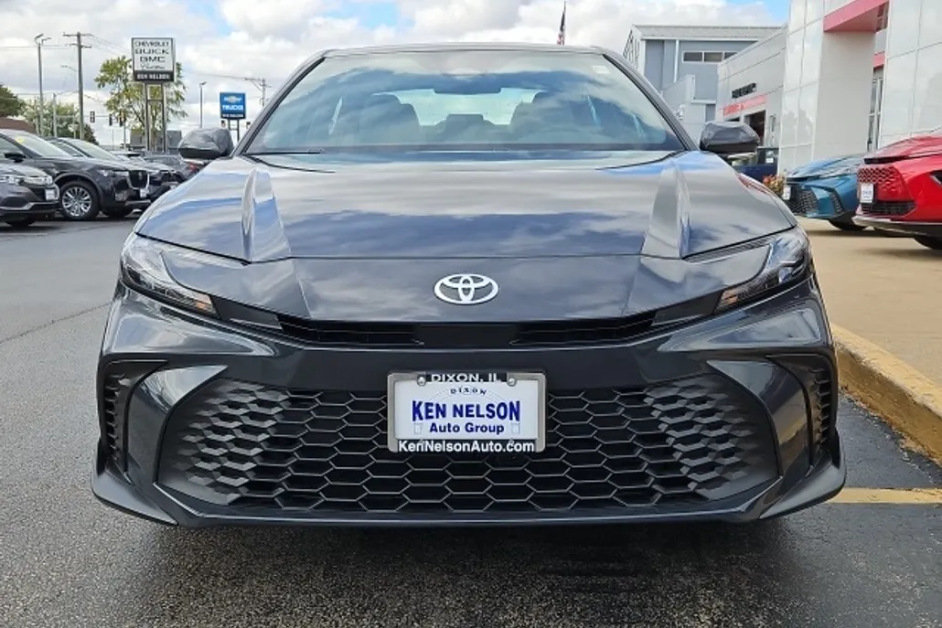 2026 Toyota Camry SE photo 1
