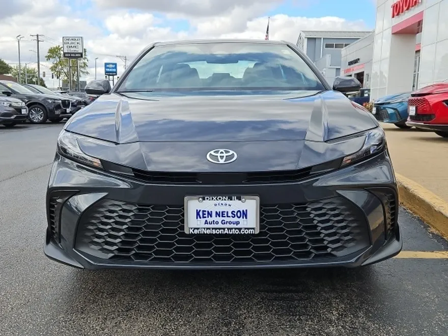 2026 Toyota Camry SE photo 1