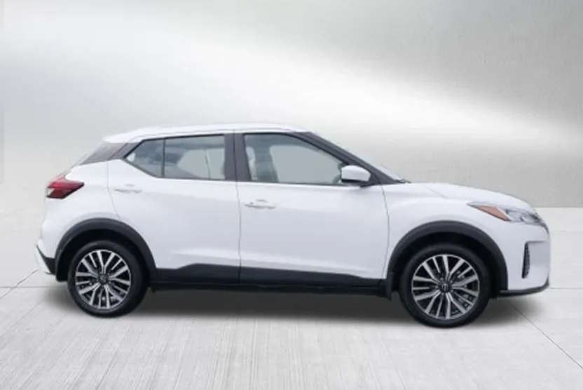 2023 Nissan Kicks SV photo 1