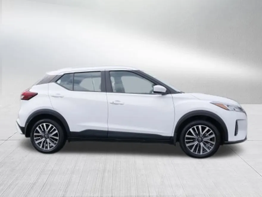 2023 Nissan Kicks SV photo 1