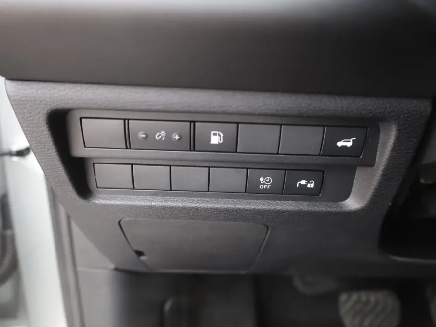 2025 Mitsubishi Outlander PHEV SE photo 27