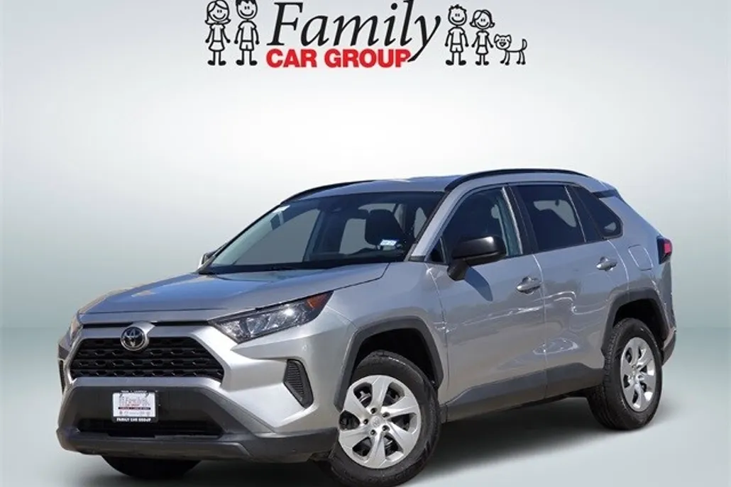 2021 Toyota RAV4 LE photo 1