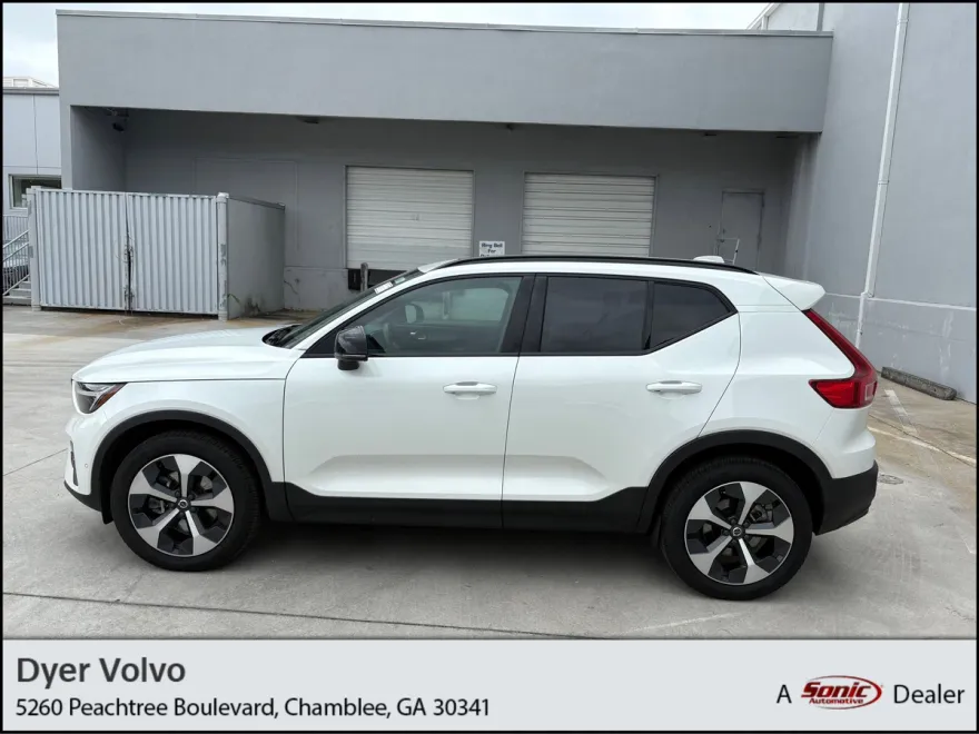 2025 Volvo XC40 Plus photo 1