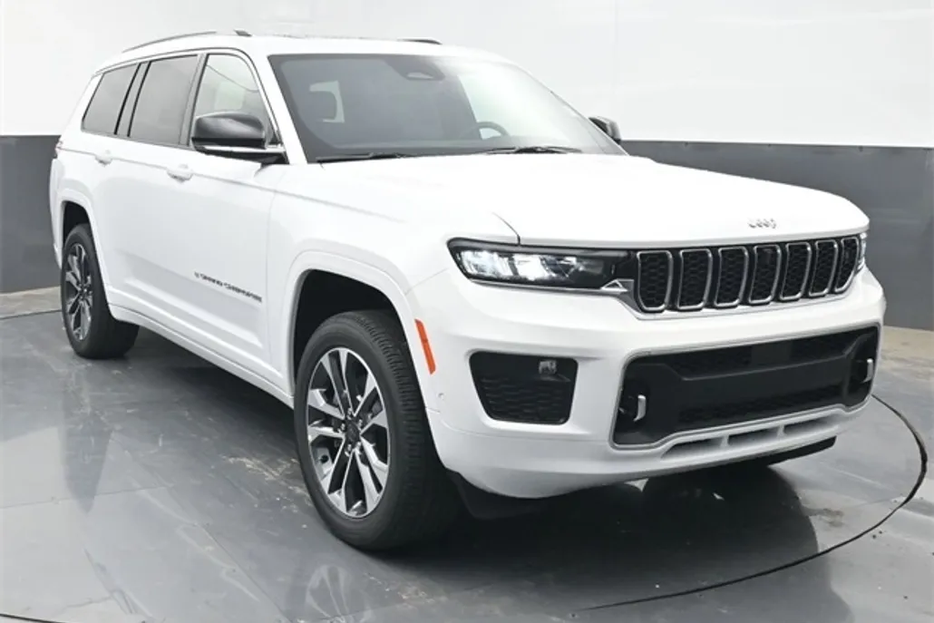 2025 Jeep Grand Cherokee Overland photo 1