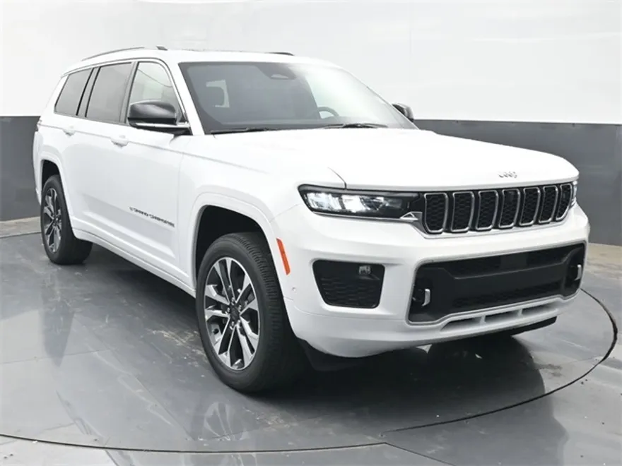 2025 Jeep Grand Cherokee Overland photo 1