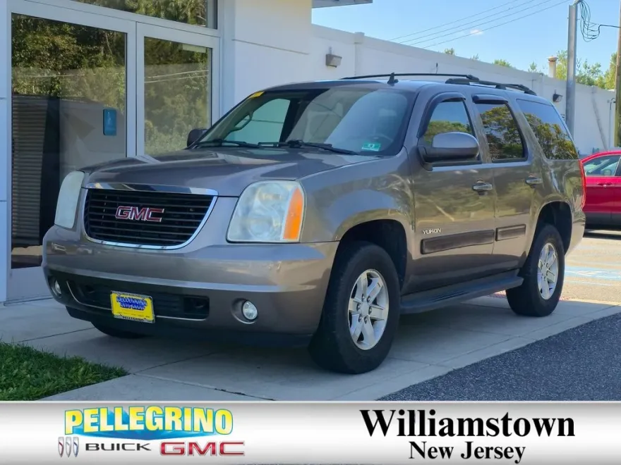 2011 Gmc Yukon SLE photo 1
