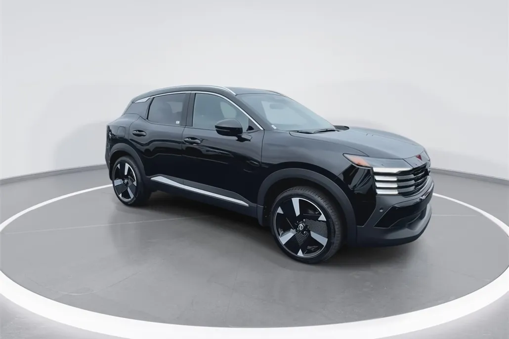 2025 Nissan Kicks SR photo 1