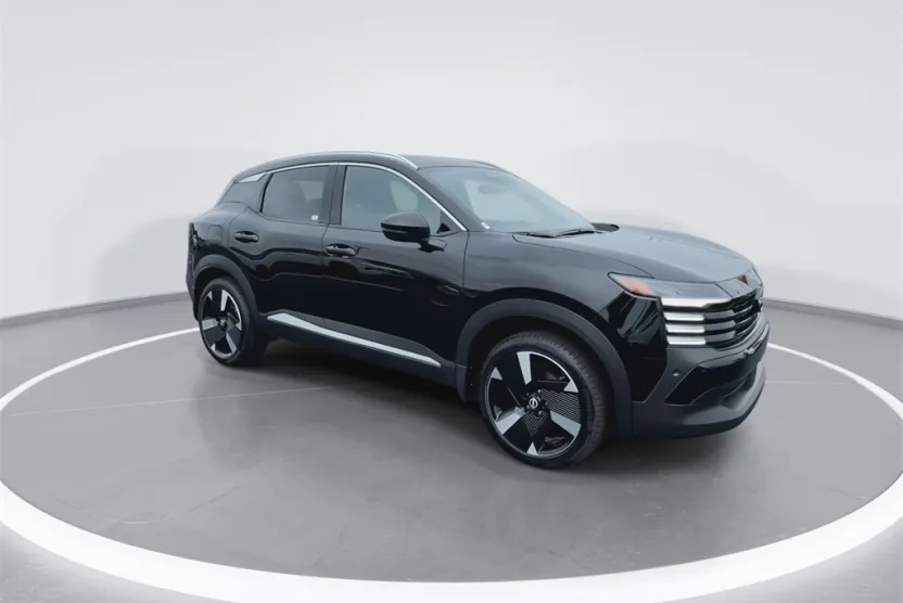 2025 Nissan Kicks SR photo 1