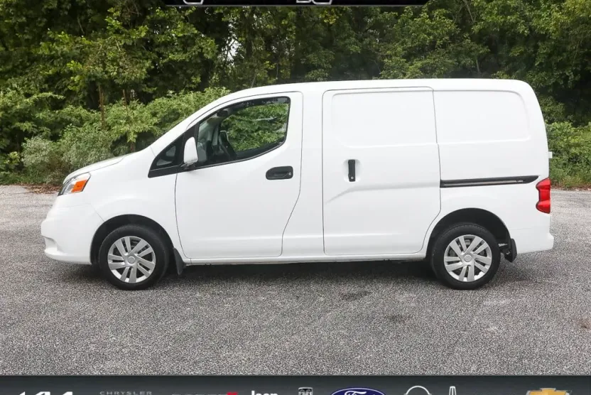 2020 Nissan NV200 SV photo 1