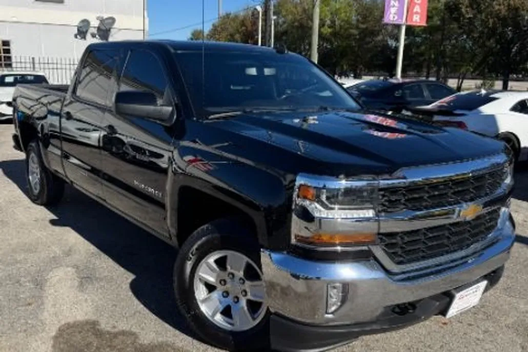 2018 Chevrolet Silverado 1500 LT photo 1