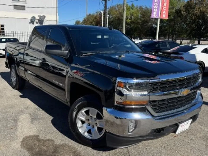 2018 Chevrolet Silverado 1500 LT photo 1