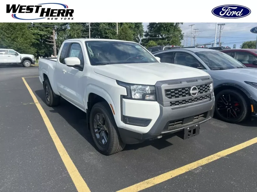2025 Nissan Frontier SV photo 1