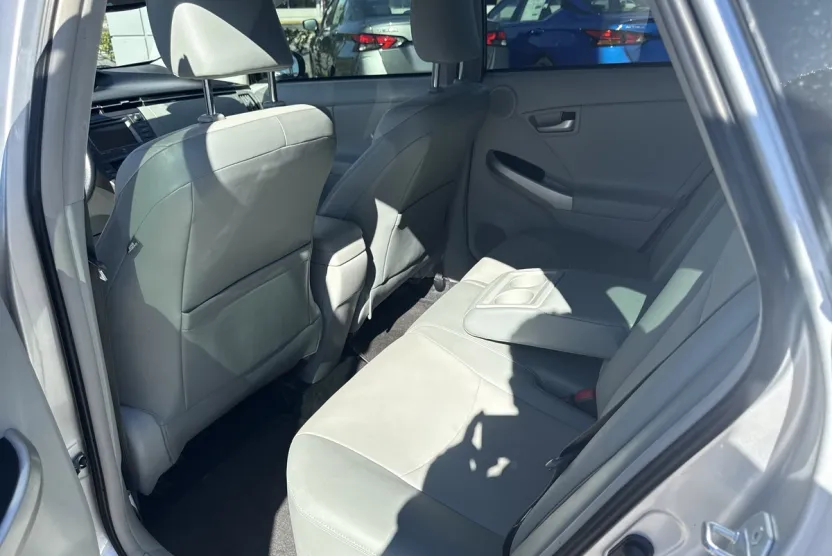 2015 Toyota Prius Four photo 1