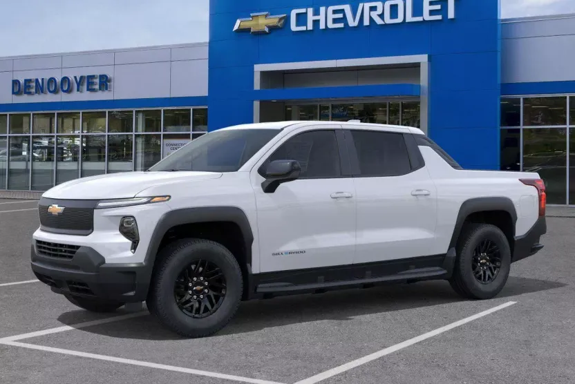 2026 Chevrolet Silverado EV photo 1