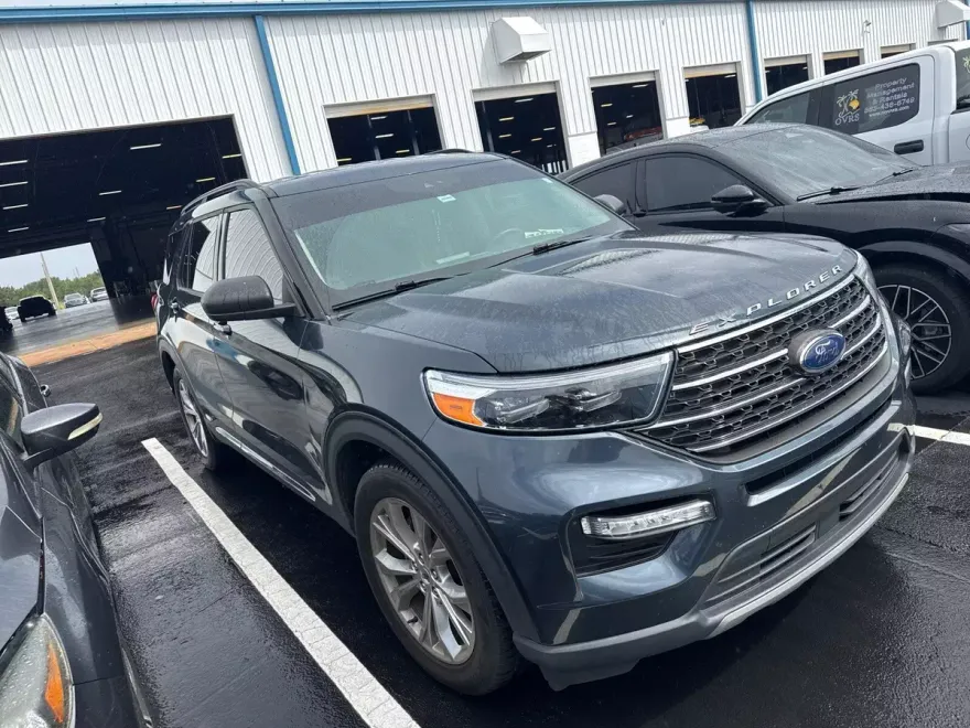 2022 Ford Explorer XLT photo 1