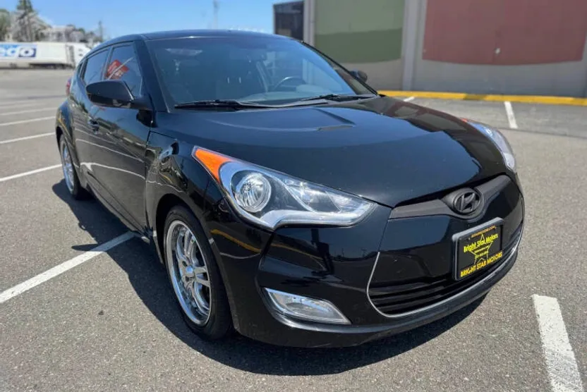 2017 Hyundai Veloster Value Edition photo 1
