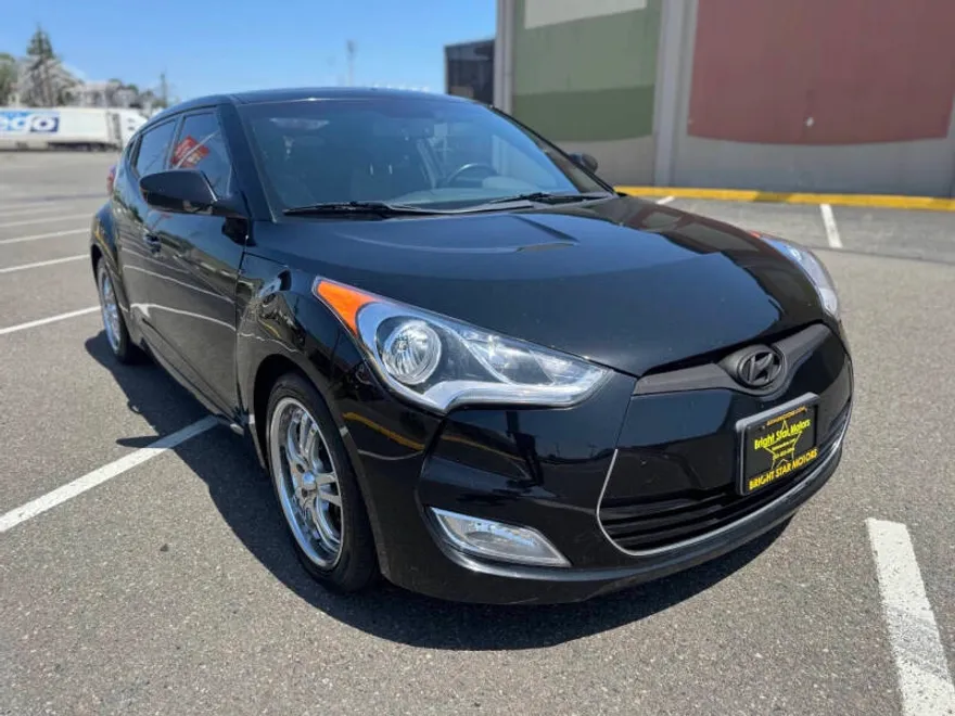 2017 Hyundai Veloster Value Edition photo 1