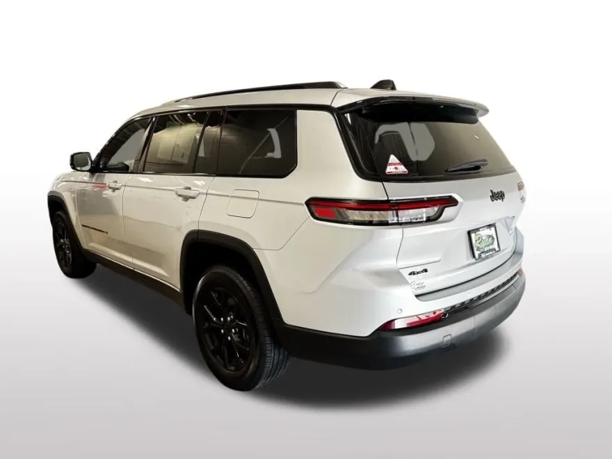 2024 Jeep Grand Cherokee Altitude photo 1