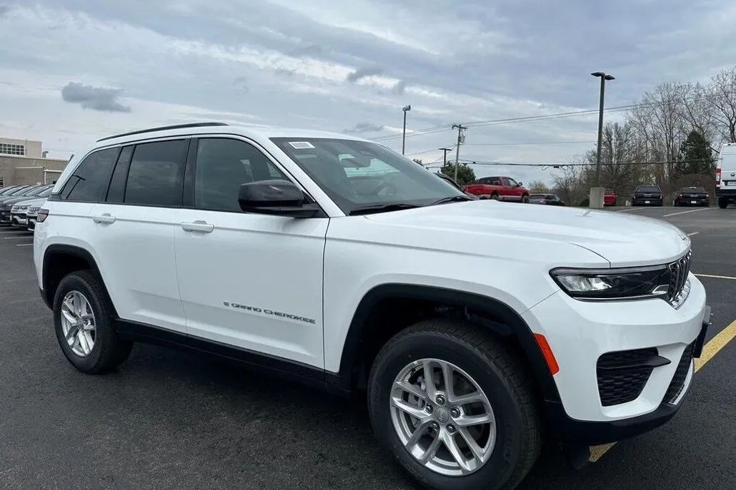 2025 Jeep Grand Cherokee Laredo X photo 1