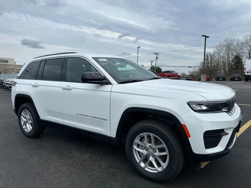 2025 Jeep Grand Cherokee Laredo X photo 1