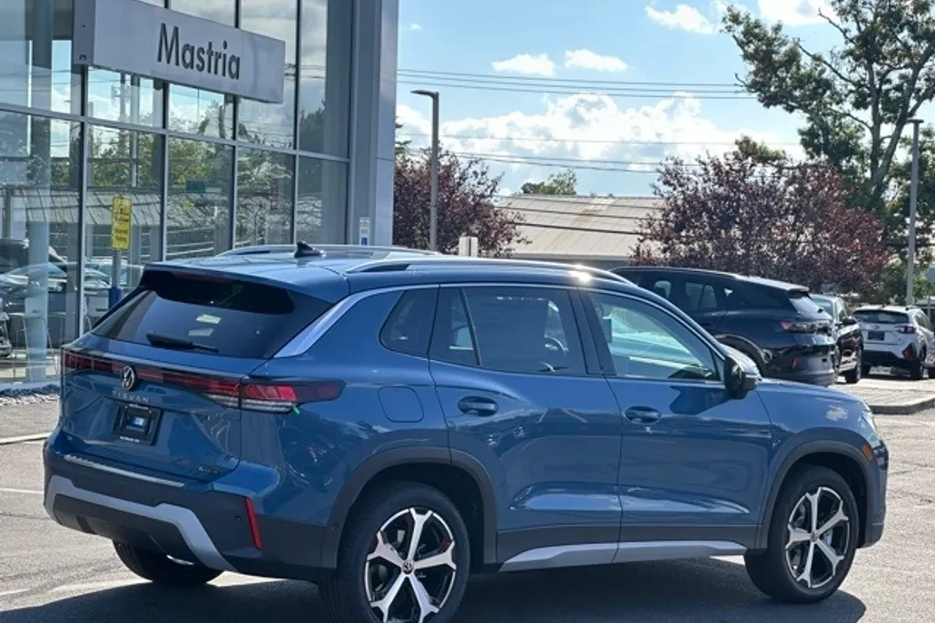 2025 Volkswagen Tiguan SE photo 1