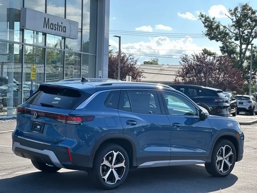 2025 Volkswagen Tiguan SE photo 1