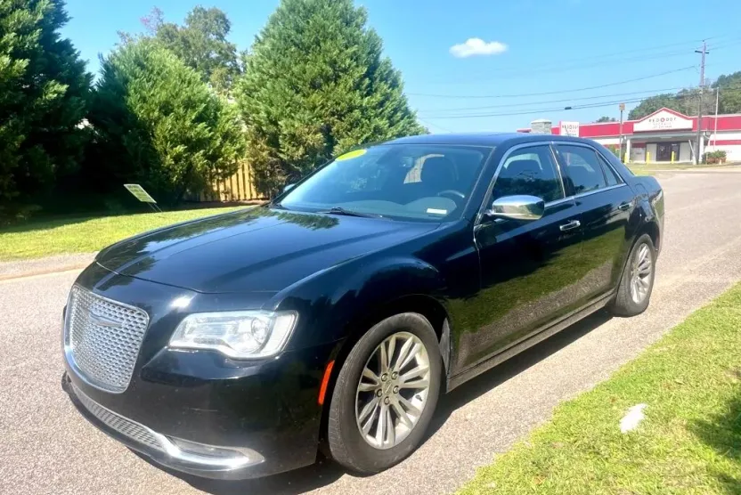 2017 Chrysler 300 photo 1