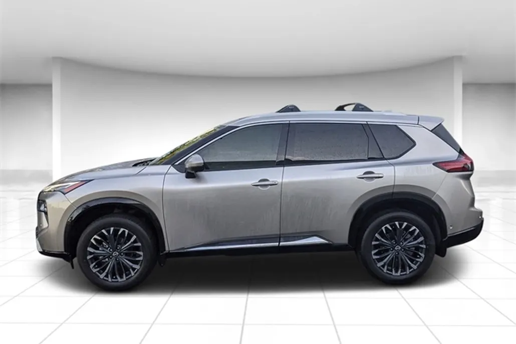 2026 Nissan Rogue Platinum photo 1