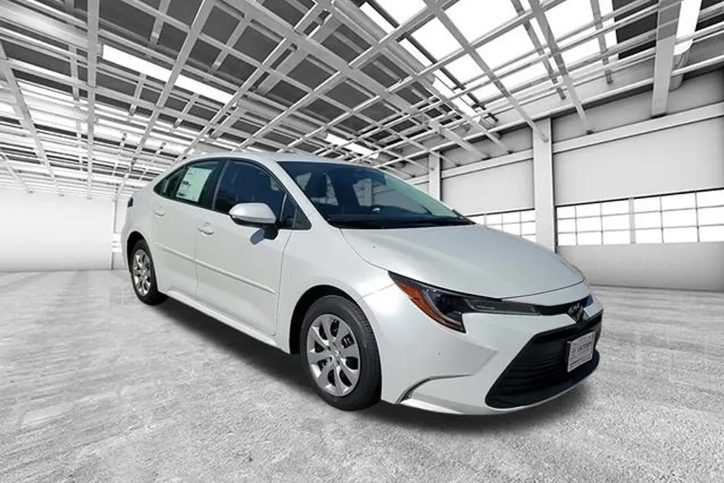 2026 Toyota Corolla LE photo 1