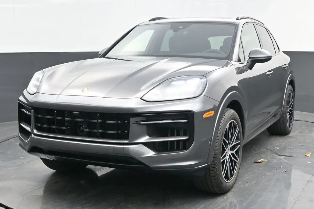 2025 Porsche Cayenne Base photo 1