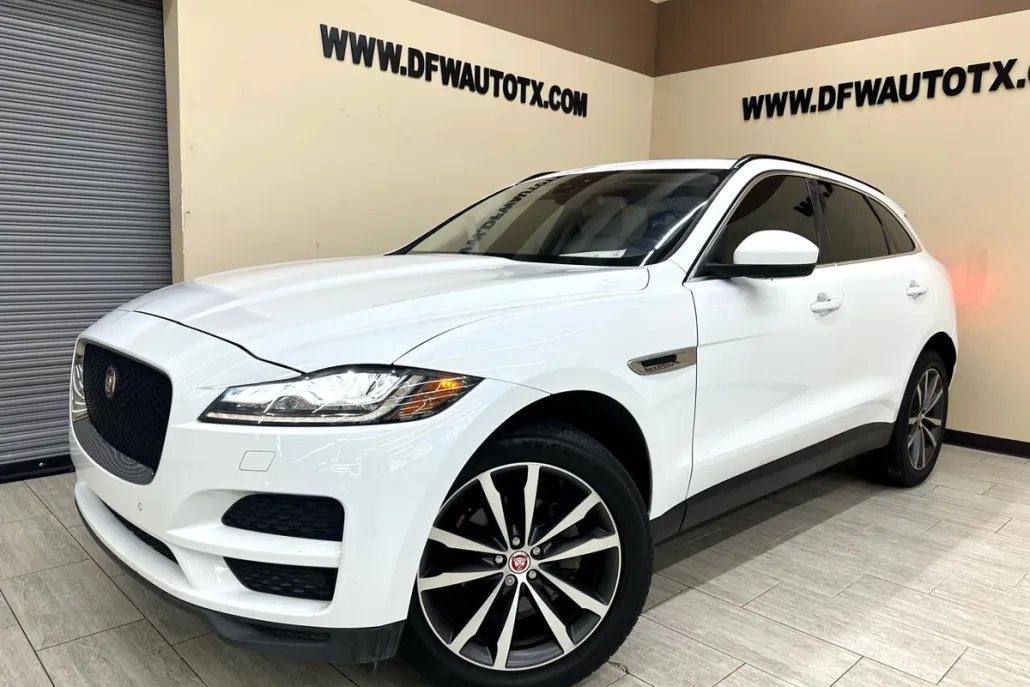 2018 Jaguar F-PACE Prestige photo 1