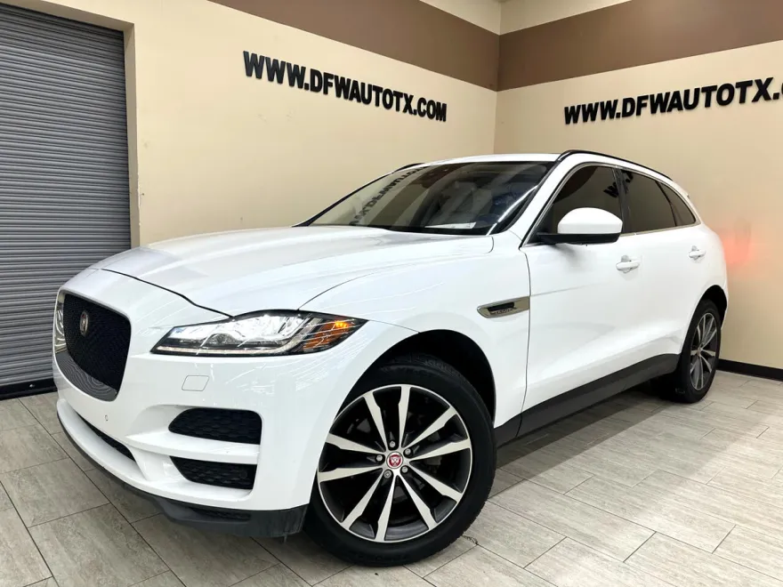 2018 Jaguar F-PACE Prestige photo 1