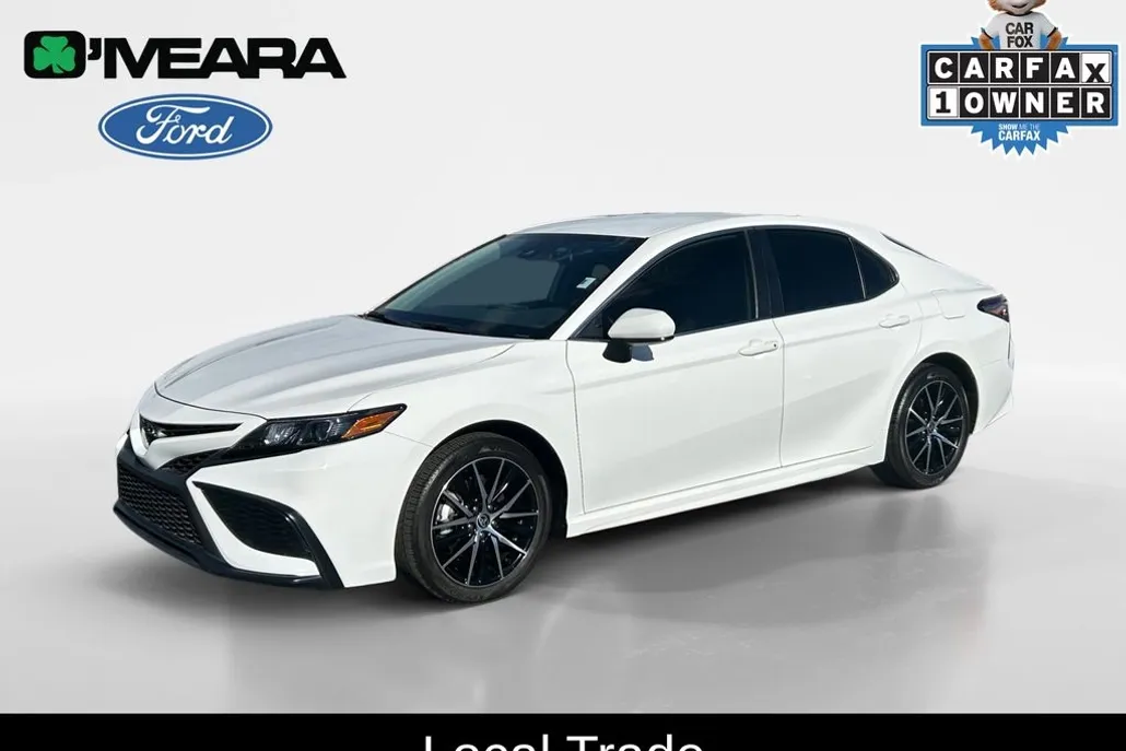 2021 Toyota Camry SE photo 1