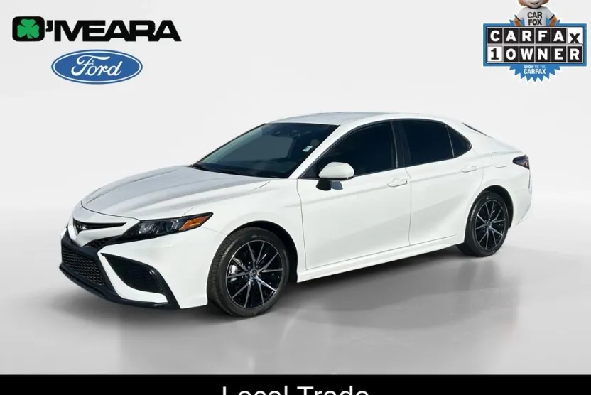 2021 Toyota Camry SE photo 1