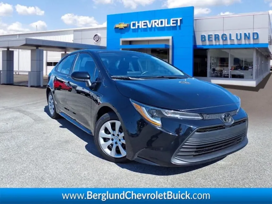2024 Toyota Corolla LE photo 1