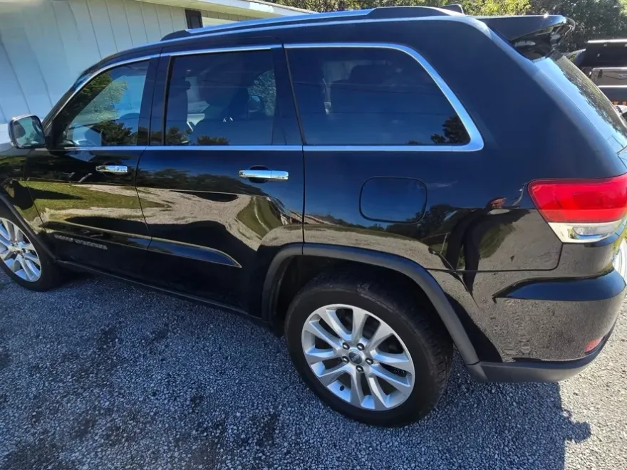 2017 Jeep Grand Cherokee Limited photo 1