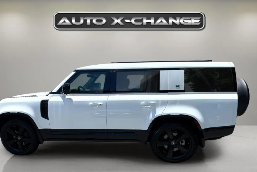 2024 Land Rover Defender X-Dynamic SE photo 1