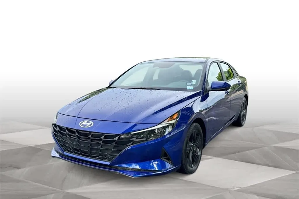 2023 Hyundai Elantra SEL photo 1